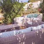 Villa Avec Jardin Et Piscine *