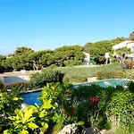 Villa Avec Jardin Et Piscine *