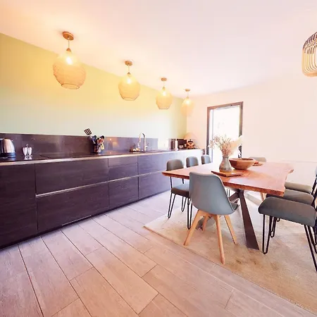 Avec Jardin Et Piscine