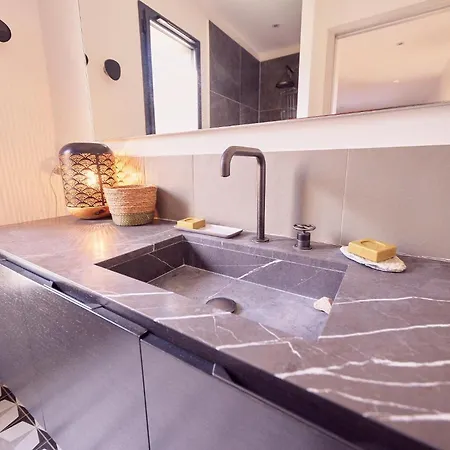 Avec Jardin Et Piscine *