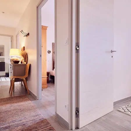 Avec Jardin Et Piscine