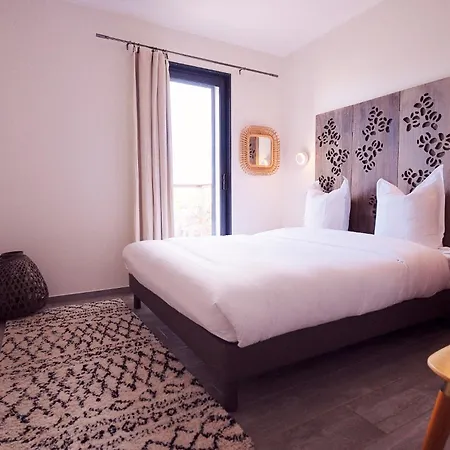 Avec Jardin Et Piscine