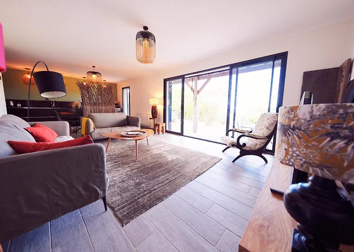 Villa Avec Jardin Et Piscine