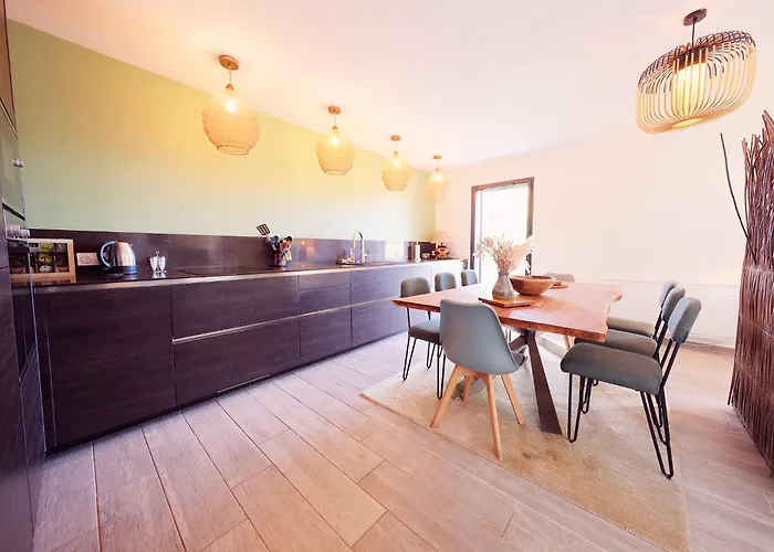 Avec Jardin Et Piscine