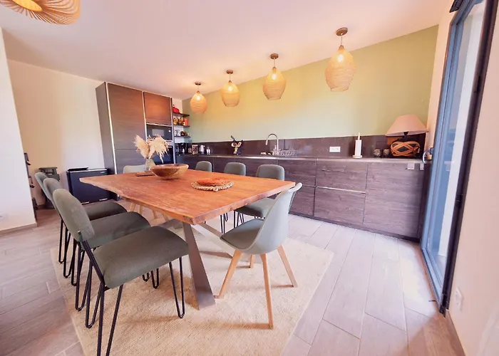 Avec Jardin Et Piscine *