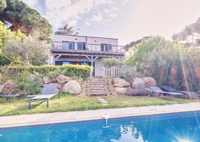 Avec Jardin Et Piscine *