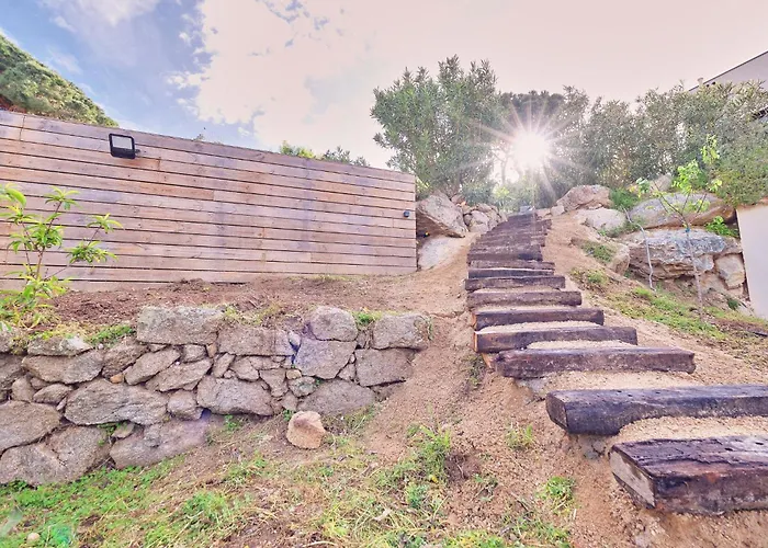 Avec Jardin Et Piscine