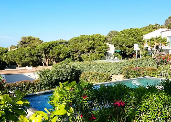 Villa Avec Jardin Et Piscine *